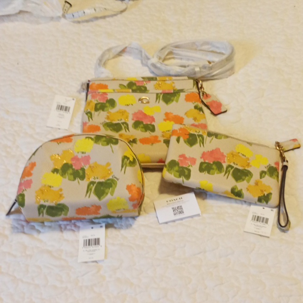 ⭐⭐⭐⭐⭐Coach 3-piece set - all BNWT